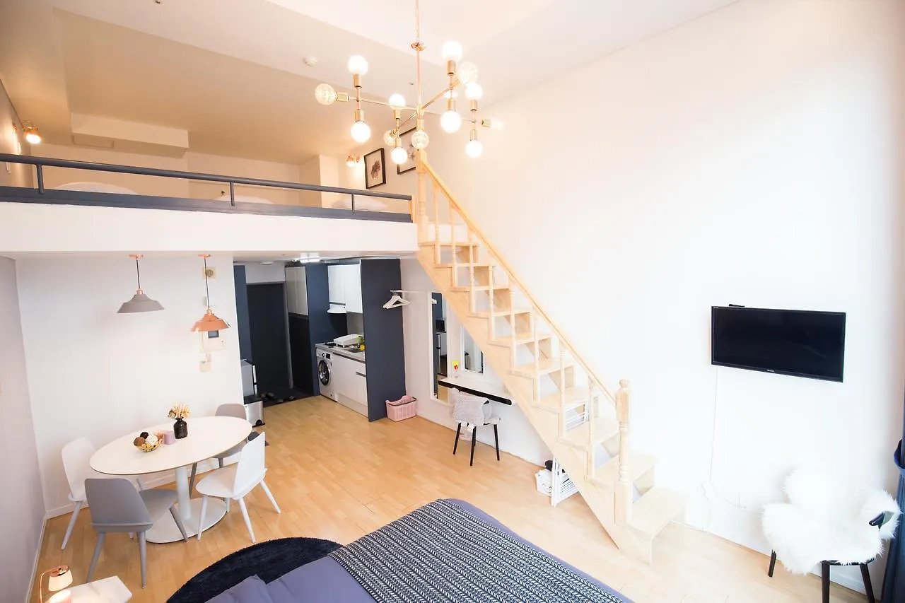 Apartment Ferienwohnung Here House Hongdae Seoul Südkorea